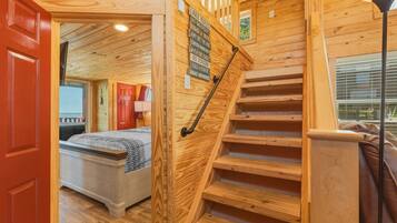 Escritorio, wifi gratis y ropa de cama