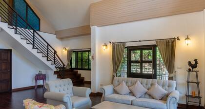 5 minutes to Wat Phrathat Phasornkaew, one of the mesmerizing local attractions!