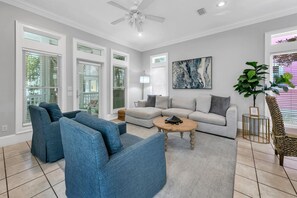 Smart TV - ☀️Short, Easy Walk to Carillon Beach-Pool + Hot Tub-Tennis Court-Lily Pad☀️ (Panama City Beach)