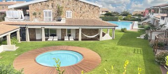 LIKE at HOME ​PALAU n° 11 Poolside Paradise Patio