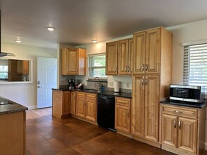 Fridge, microwave, stovetop, dishwasher