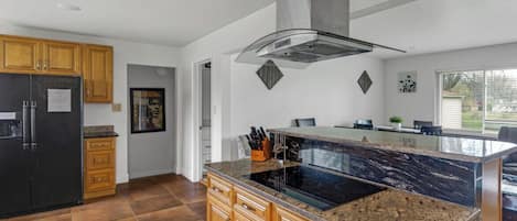 雪櫃、微波爐、爐具、洗碗機