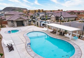 Pool - Twice as Nice combines two side-by-side homes. Sleeps 30! (Washington)