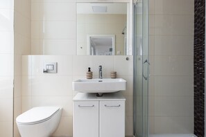 Shower - Beige Nest for 3 - Florenc - City Center (Prague)