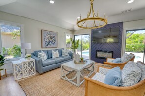 Smart TV, fireplace