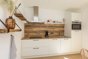 Fridge, microwave, dishwasher, toaster - Luxe holidayhome - Brouwersbuurt 23a | Domburg (Domburg)