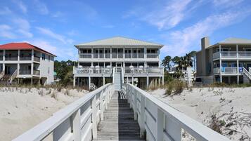 House, Multiple Beds (White Pelican) | Exterior