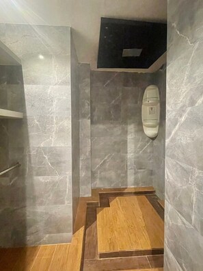 Handtücher, Seife, Toilettenpapier