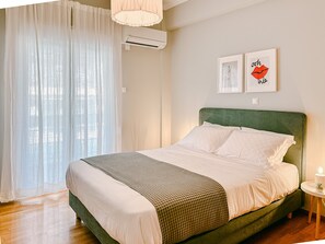 2 bedrooms, iron/ironing board, WiFi, bed sheets - Quiet home at Katehaki metro station (Athina)