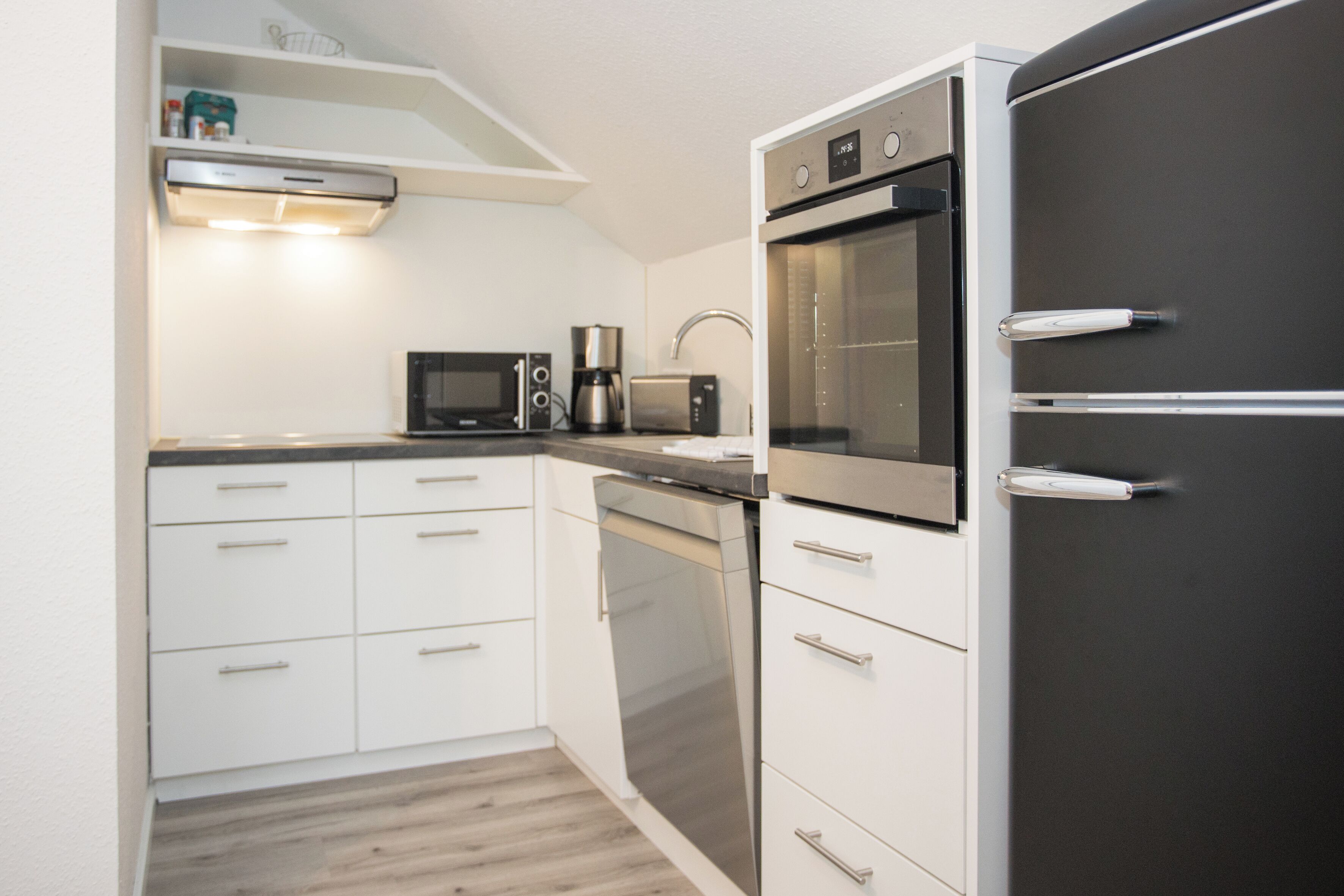 Kühlschrank, Mikrowelle, Geschirrspüler