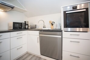 Kühlschrank, Mikrowelle, Geschirrspüler