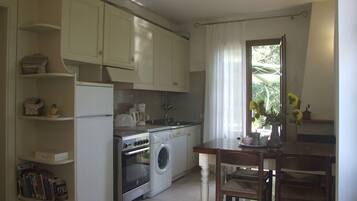 Réfrigérateur, four, lave-vaisselle, cafetiÚre/bouilloire