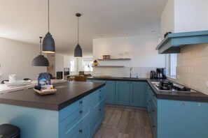 Fridge, microwave, dishwasher, toaster - Familyhome - Oostkapelseweg 32 | Serooskerke 'Ooievaar' (Serooskerke)