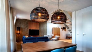 Interior - Lake View Penthouse 2p (Thorn)