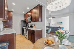 Fridge, microwave, oven, stovetop - Across From Ocean/Family Friendly/Walk To All (La Jolla)
