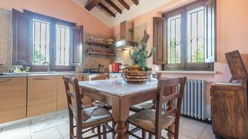 Frigorifero, forno, lavastoviglie, tostapane