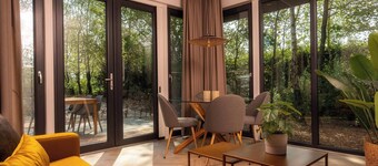 Group accommodation [7x Happy Oak Lodge 28p]
