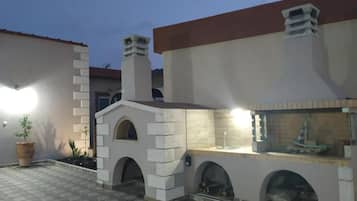 Vila, 2 kamar tidur, balkon | Area BBQ/piknik