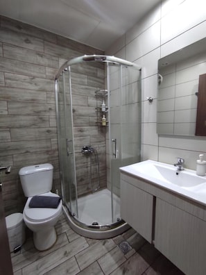 Vila, 2 quartos, sacada | Banheiro