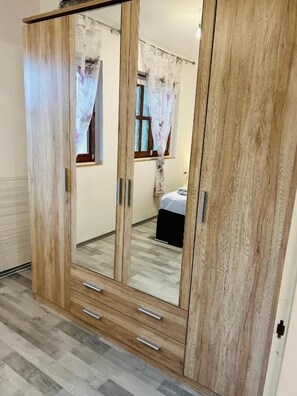 1 bedroom, bed sheets