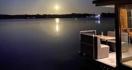 Houseboat Marina Mookerplas 4-6 persons (roof terrace)