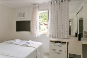 1 habitación, tabla de planchar con plancha, internet y ropa de cama 