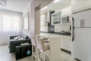 Fridge, microwave, oven, coffee/tea maker - WI-FI 100MB | 200m from Beiramar Shopping #CA44D (Florianópolis)