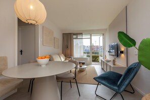 Dining - Appartement - Nieuwstraat 1 | Zoutelande 'Kurhaus appartement 2' (Zoutelande)
