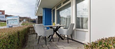 屋外ダイニングエリア