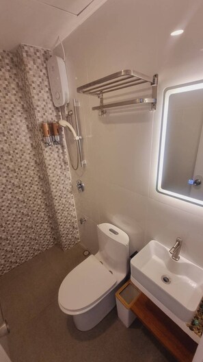 毛巾、肥皂、卫生纸