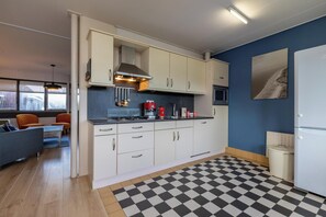 Kühlschrank, Mikrowelle, Geschirrspüler