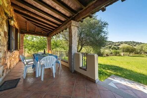 Outdoor dining - Casa Pompia 3 - Two Bedroom Apartment, Sleeps 4 (Siniscola)