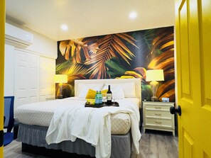 1 bedroom, iron/ironing board, WiFi, bed sheets - Cozy Studio In Las Vegas, King Bed  Near Freemont Street. (Las Vegas)