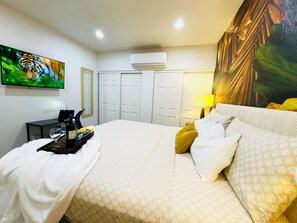 1 bedroom, iron/ironing board, WiFi, bed sheets - Cozy Studio In Las Vegas, King Bed  Near Freemont Street. (Las Vegas)