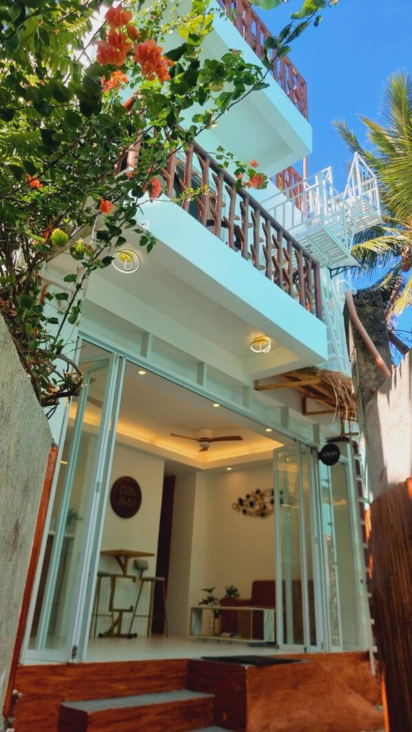 Exterior - CiNta Hotel - 2 story total 5 rooms with individual bathroom (Malay)