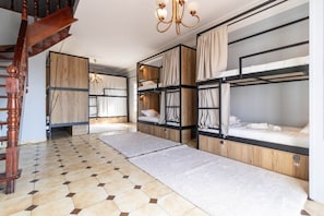 1 chambre, coffres-forts dans les chambres, fer et planche à repasser