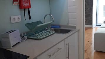 Microwave, stovetop, cookware/dishes/utensils