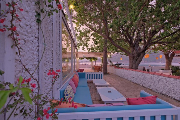 Vista frontal de la propiedad