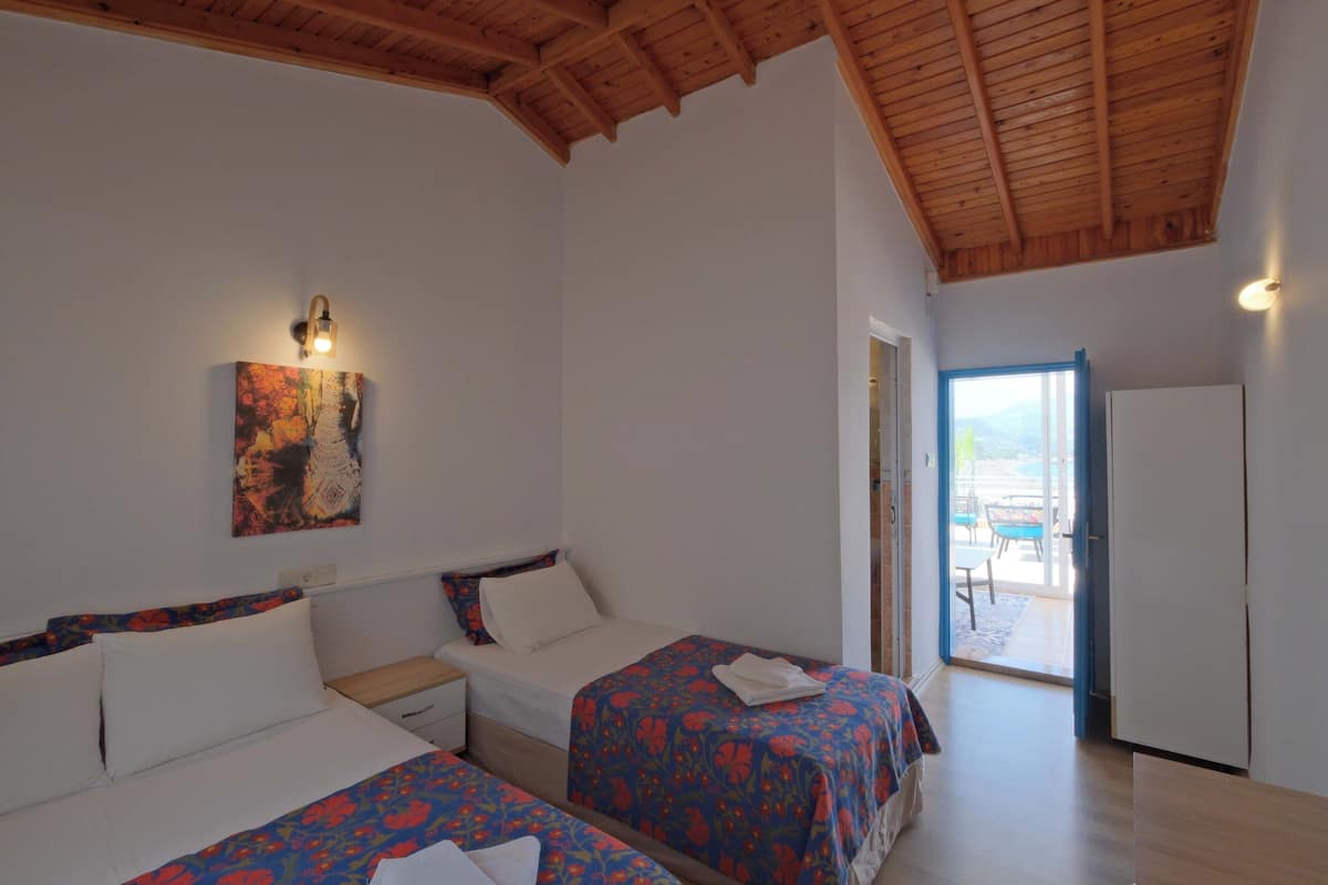 Deluxe Room | 1 bedroom, premium bedding, individually decorated, desk