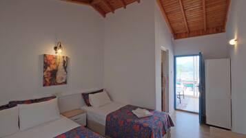 Deluxe Room | Premium bedding, individually decorated, desk, laptop workspace