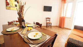 House, 1 Bedroom, Smoking, Balcony | Dining