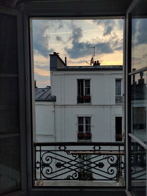 Interior - Recently Renovated Apptmt at the Heart of Montmartre 4 People Super Fast Wifi (Paris)