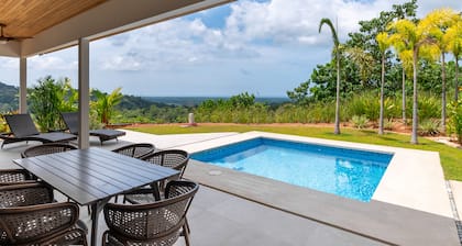 Modern mountain side villa with stunning ocean view. 20 minutes to the beach!