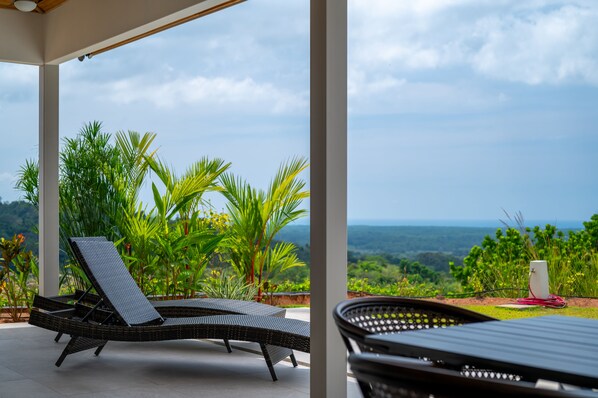 Terrace/patio - Modern mountain side villa with stunning ocean view. 20 minutes to the beach! (Chontales)