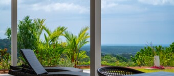 Modern mountain side villa with stunning ocean view. 20 minutes to the beach!