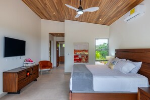 3 bedrooms, WiFi, bed sheets - Modern mountain side villa with stunning ocean view. 20 minutes to the beach! (Chontales)