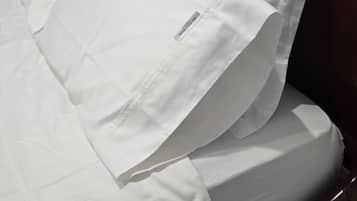 4 quartos, ferros/tábuas de passar roupa, berço de viagem