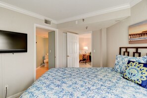 2 bedrooms, iron/ironing board, free WiFi, bed sheets - POOLSIDE PARADISE
EXTERIOR BEING PAINTED-- 159/NIGHT UNTIL DEC. 18! (Daytona Beach Shores)