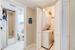 Shower, hair dryer, towels, soap - POOLSIDE PARADISE
EXTERIOR BEING PAINTED-- 159/NIGHT UNTIL DEC. 18! (Daytona Beach Shores)