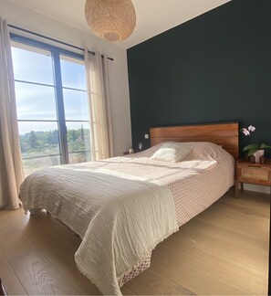 3 bedrooms, iron/ironing board, travel cot, free WiFi